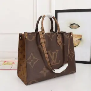 شنطة نسائية ماركة لويس فيتون